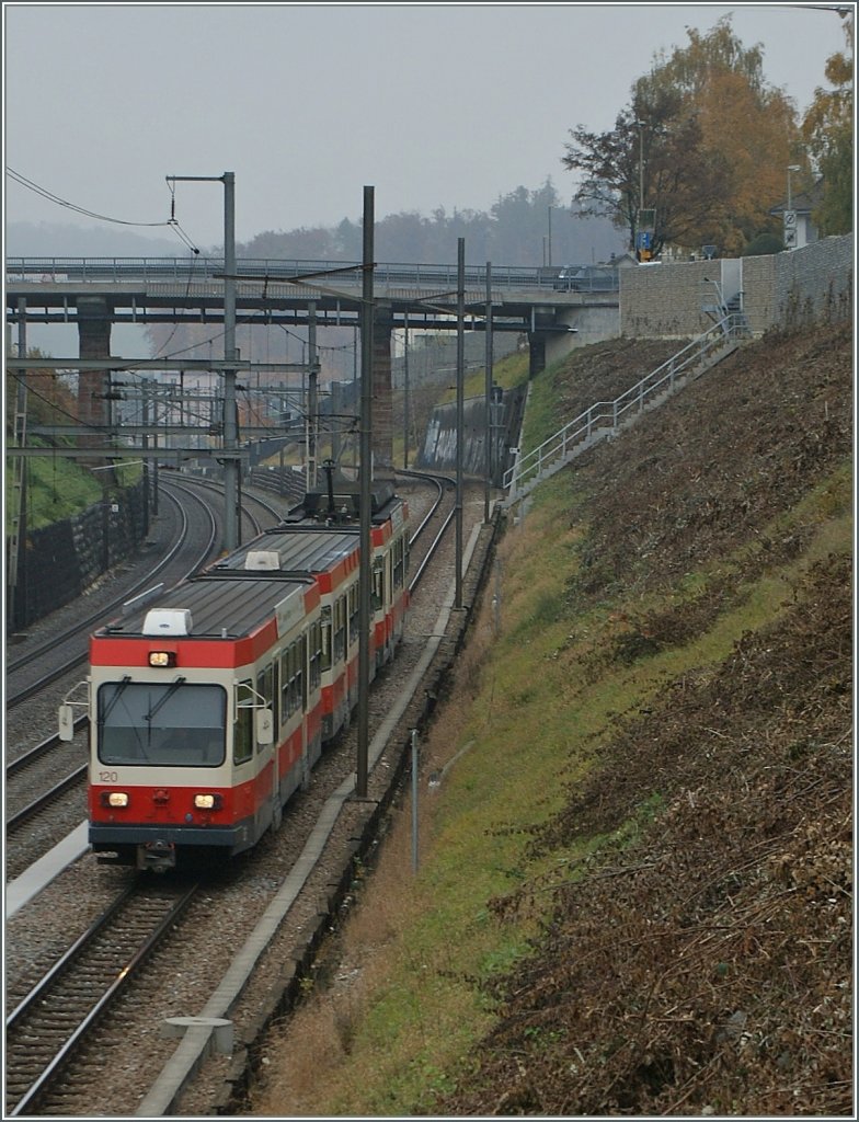 A WB local service is approching Liestal. 
06.11.2011