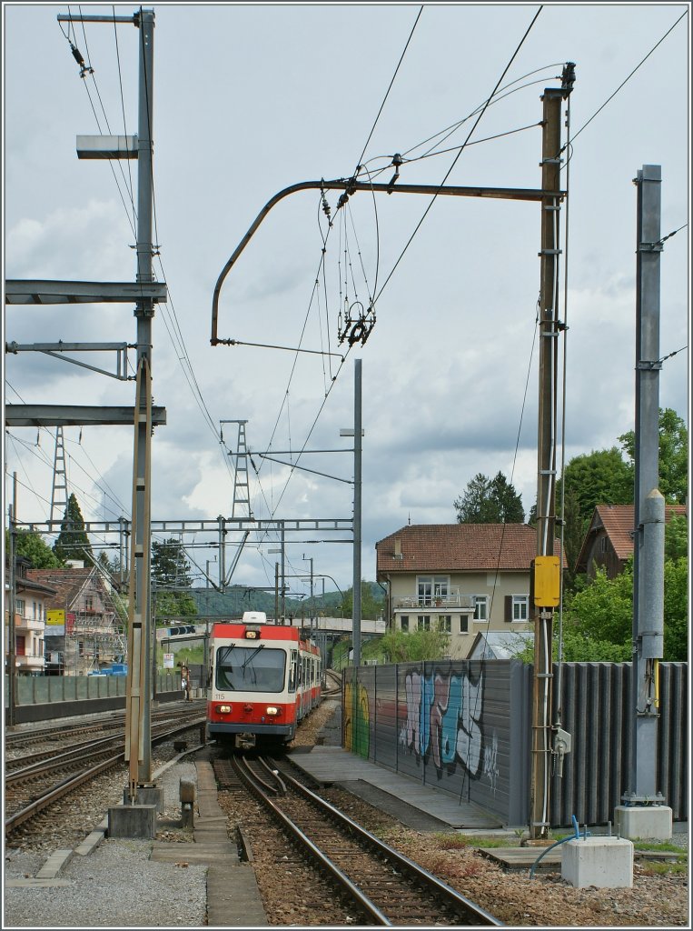 A WB local train from Waldenburg is arriving at Liestal.
22. 05. 2012
