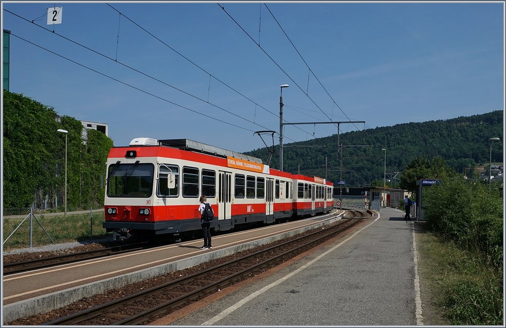 A WB local train from Waldenburg to Liestal by his stop in Altmarkt.
22.06.2017 