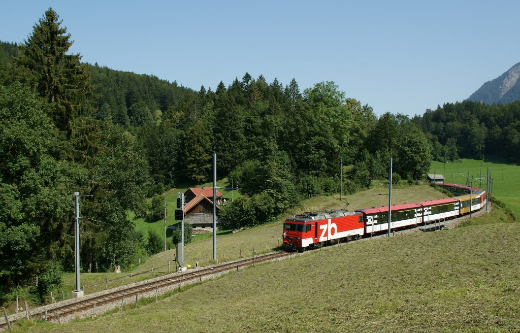 A  zentralbahn  IR by the service Station Kppeli near the Brnig Pass. 
20.08.2012