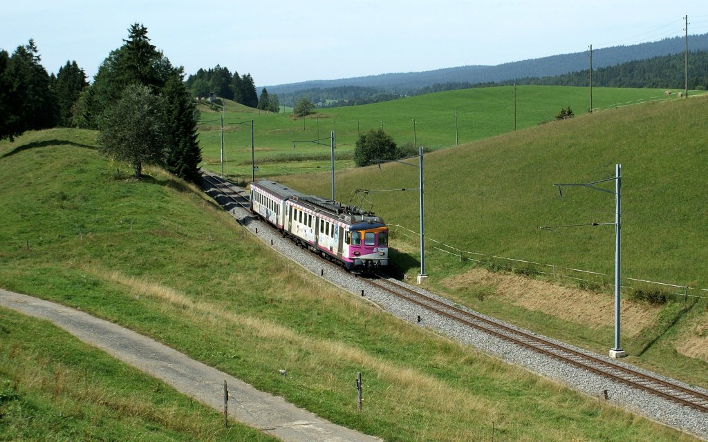 ABDe 534 316-1 and Bt 29-33204-5 in the beautiful Jura landscape on the Valle de Joux Line by Charbonire.
16.08.2009