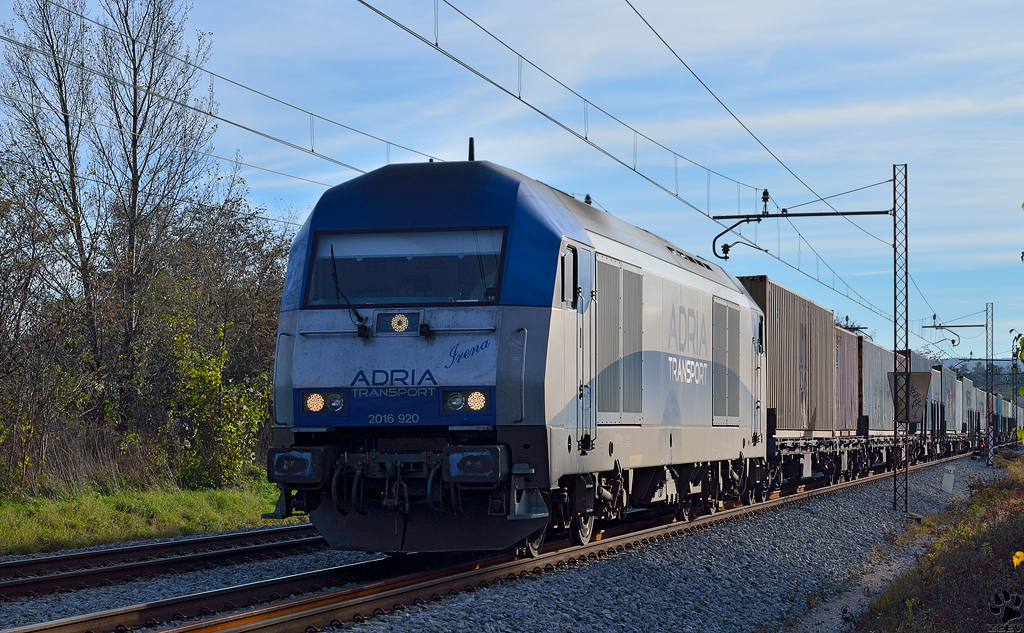 ADRIA Transport diesel loc 2016 920 'Irena' is hauling container train through Maribor-Tabor on the way to the north. /8.11.2012 