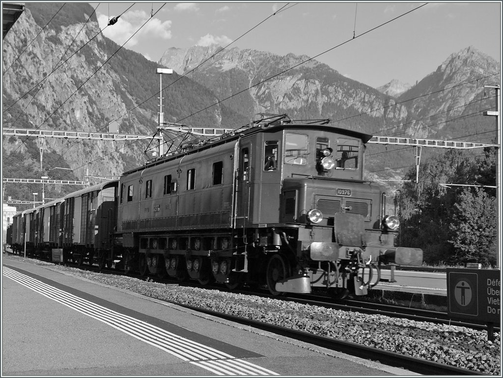 Ae 4/7 10976 with an historic Cargo Train in Martigny. 
20.08.2011