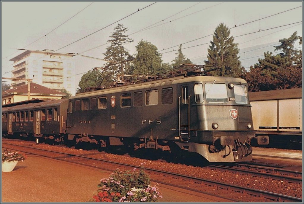 Ae 6/6 11506  Grenchen  in Grenchen Süd with a local service to Solothurn 
scanned picture, ca 1984