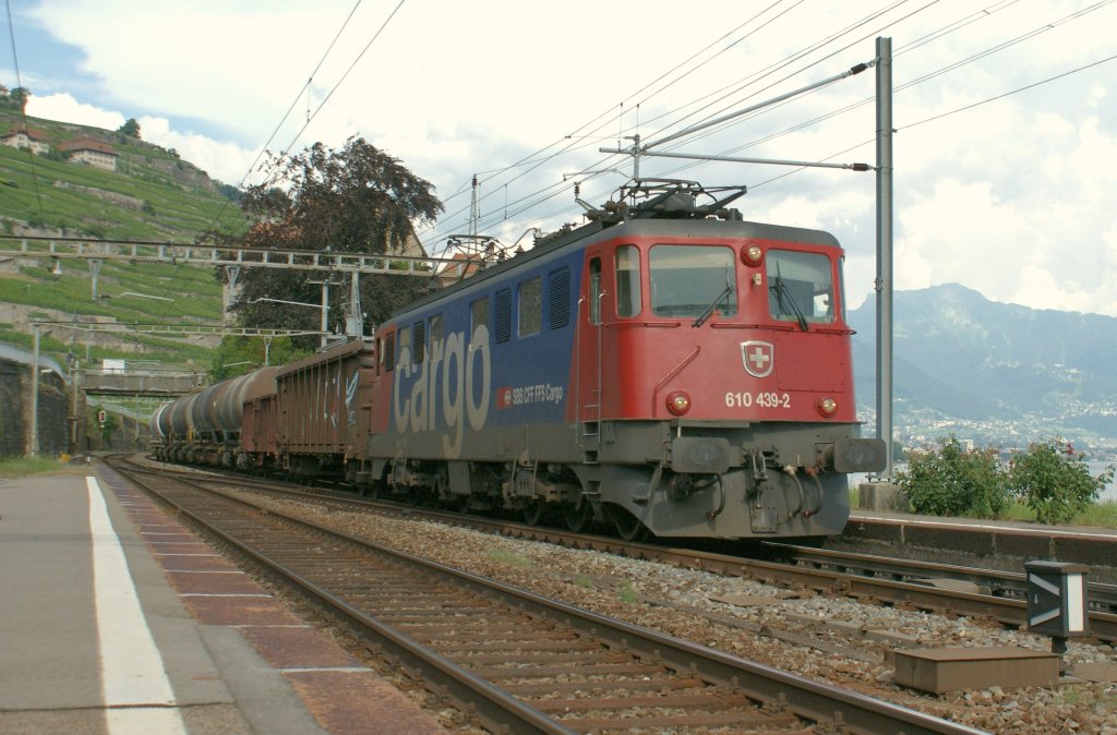 Ae 6/6 (610 439-9) with a Cargo train in Rivaz. 
29.06.2009 