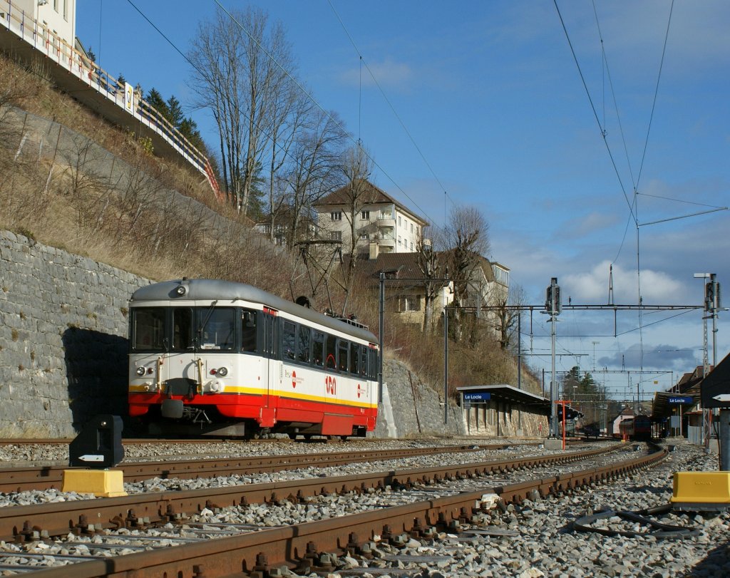 After a journey from seven Minutes and 2 1/4 miles (4.08 km) the TRN/cmn BDe 4/4 N 5 is arriving on the end station in Le Locle. From here there is connection to La Chaux de Fonds (Biel/Neuchatel) and Besanon. 28.11.2009