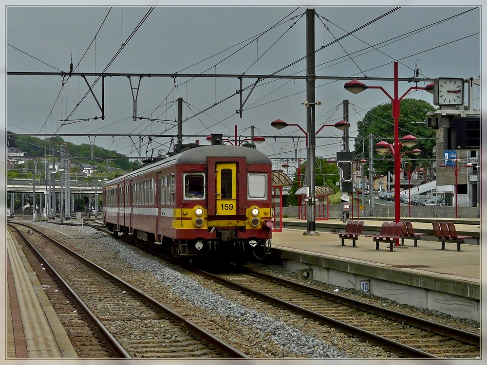 AM 62 159 is arriving at the station of Namur on May 29th, 2010.