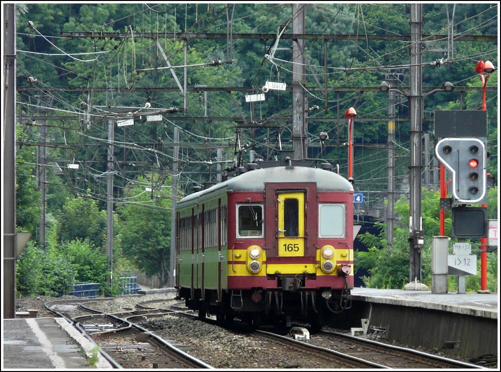 AM 62 165 is entering into the station Verviers Central on July 12th, 2008.