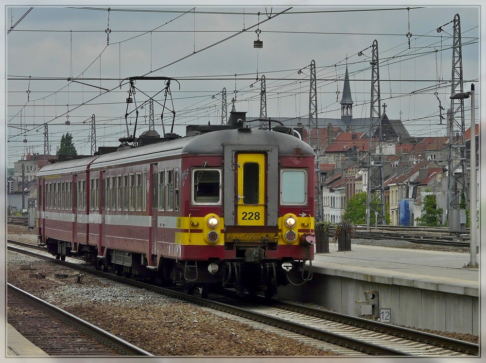 AM 63 228 is entering into the station Bruxelles Nord on May 8th, 2010.