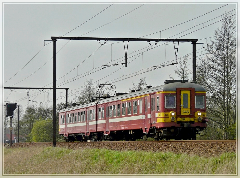 AM 63 246 is running through Hansbeke on April 10th, 2009.