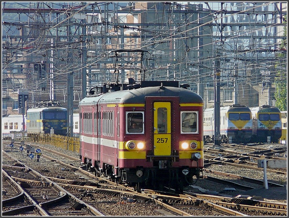 AM 65 257 is arriving at the station Lige Guillemins on May 30th, 2009.