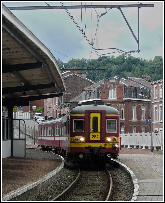 AM 65 257 is coming from Spa Gronstre and is entering into the station of Pepinster on July 12th, 2008.