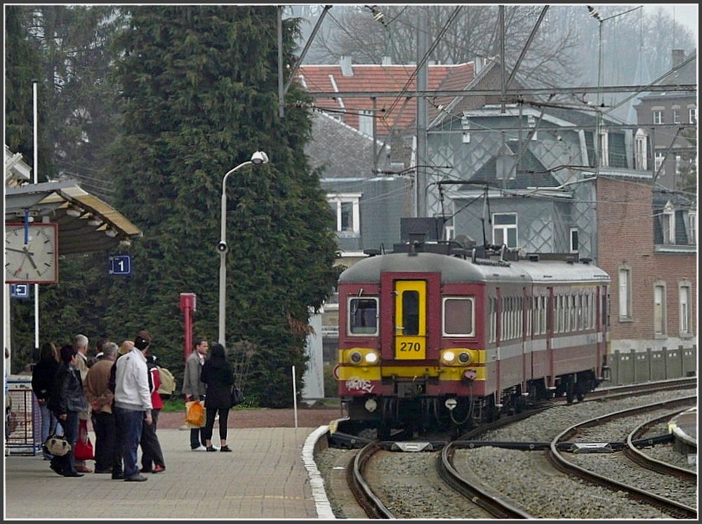 AM 65 270 is arriving at the station of Spa on April 5th, 2009.