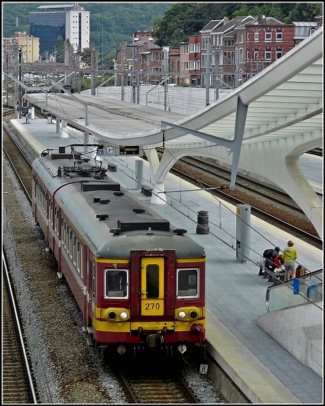 AM 65 270 is entering into the station Lige Guillemins on August 11th, 2010.