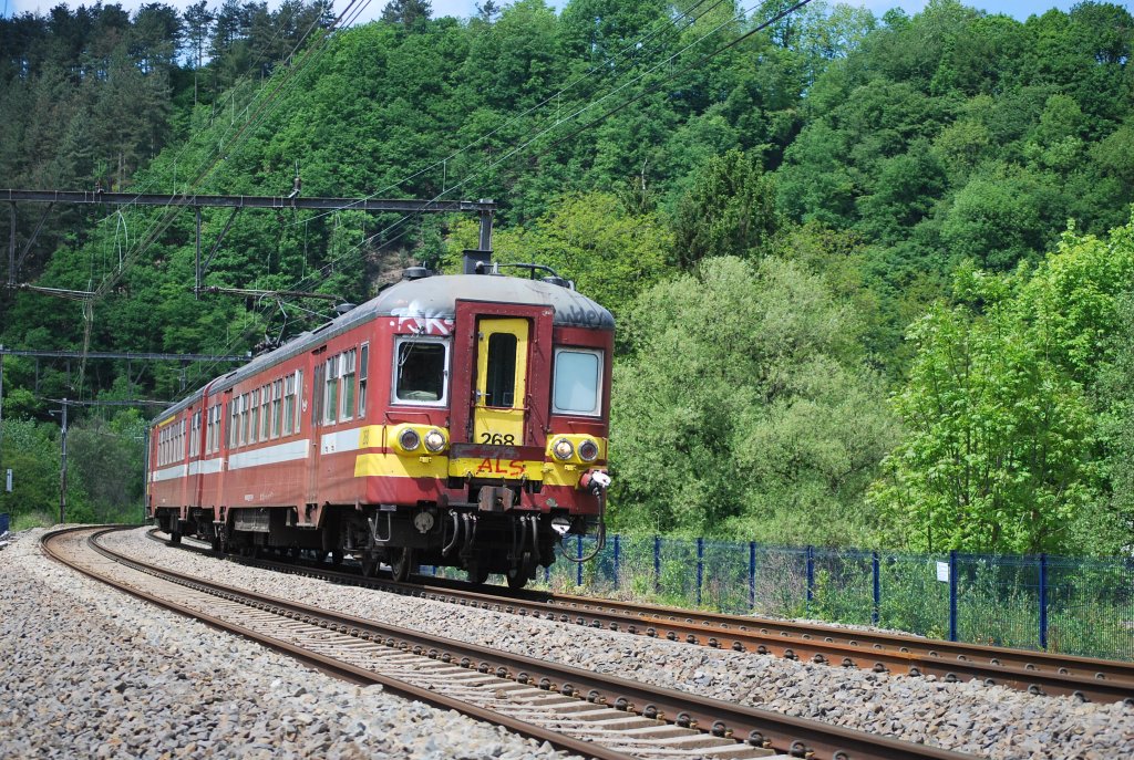 AM 65 n°268 passing Goffontaine on its way to Aachen Hbf (D) (IR q service) in May 2010.
