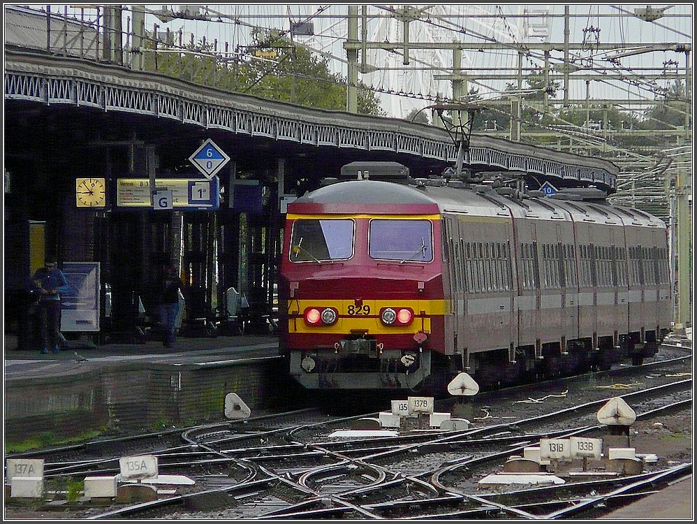 AM 75 829 is waiting for passengers at the station of Roosendaal on September 5th, 2009.