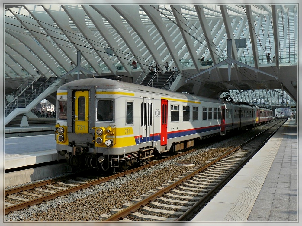 AM 78 731 is leaving the station Lige Guillemins on September 20th, 2009. 