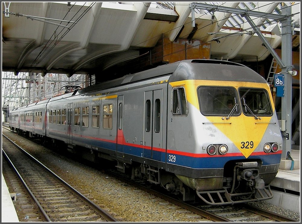 AM 80 329 is waiting for passengers at the station Lige Guillemins on May 20th, 2007.