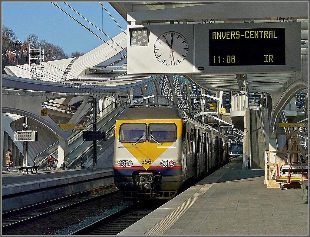 AM 80 356 is waiting for departure to Anvers Central at the station Lige Guillemins on December 27th, 2008.