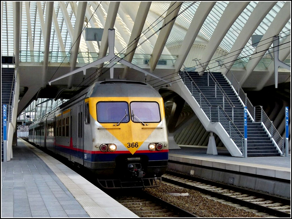 AM 80 366 as IC to Antwerpen Centraal is leaving the station Lige Guillemins on March 27th, 2011.