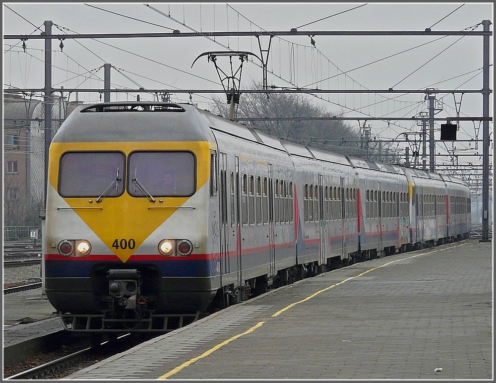 AM 80 double unit is arriving at the station Gent Sint Pieters on February 27th, 2009.