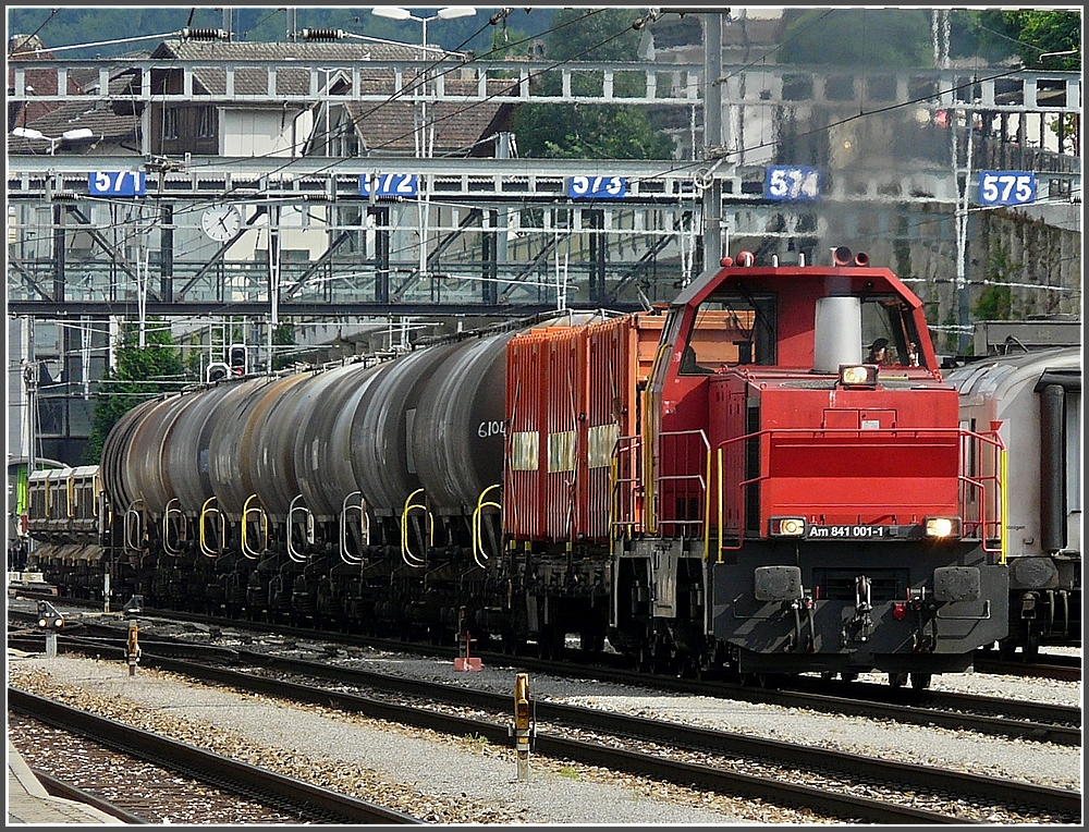 Am 841 001-1 is hauling a goods train through the station of Spiez on July 29th, 2008.