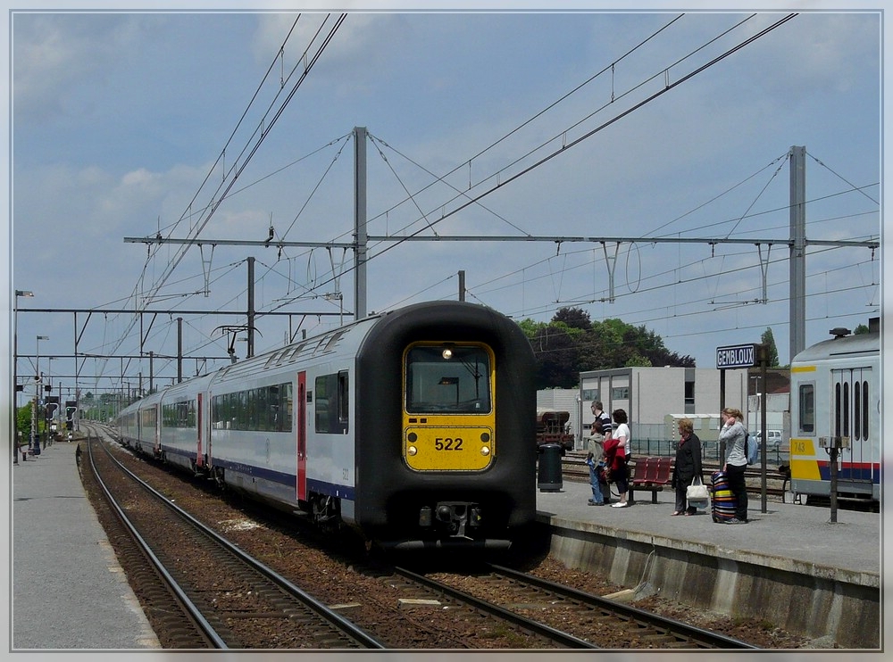 AM 96 522 as IC Bruxelles Midi - Luxembourg City is arriving at the station of Gembloux on May 29th, 2010.