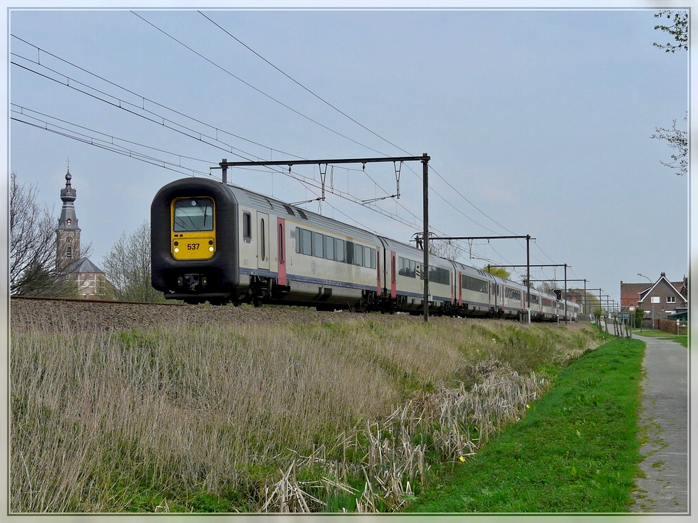 AM 96 537 is running through Hansbeke on April 10th, 2009.