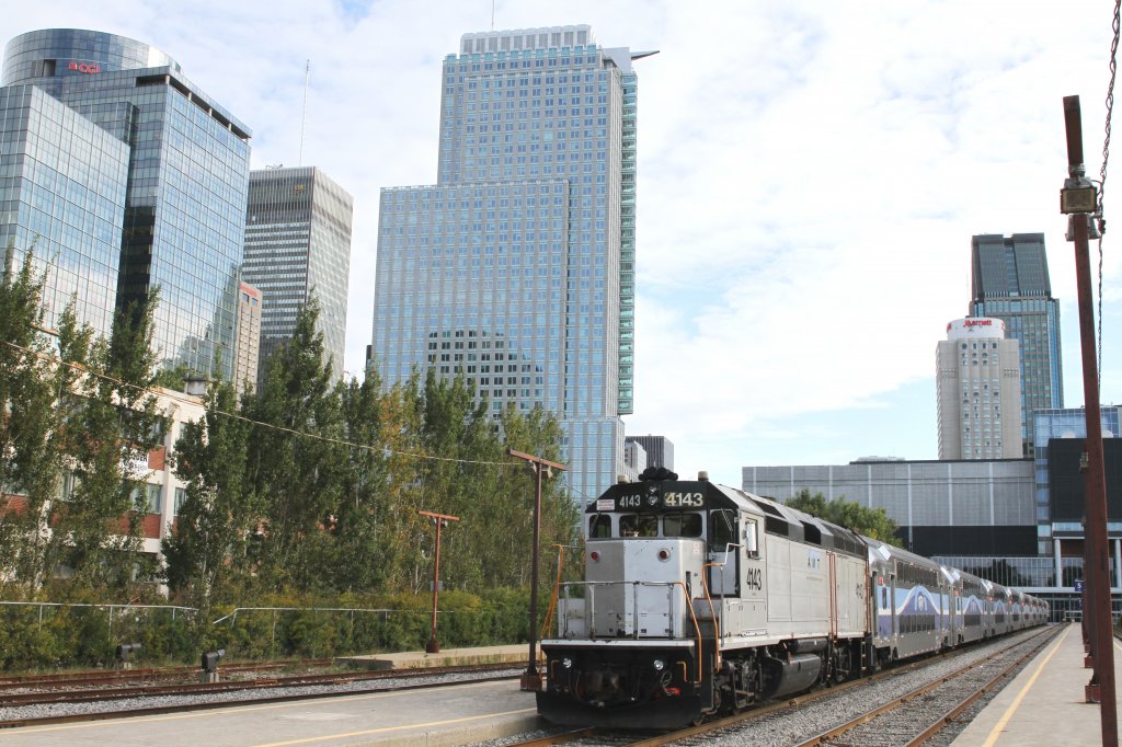 AMT (Agence mtropolitaine de transport) GP40FH-2 4143 with a commuter train at 14.09.2010 on Montreal Lucien-L´Allier.