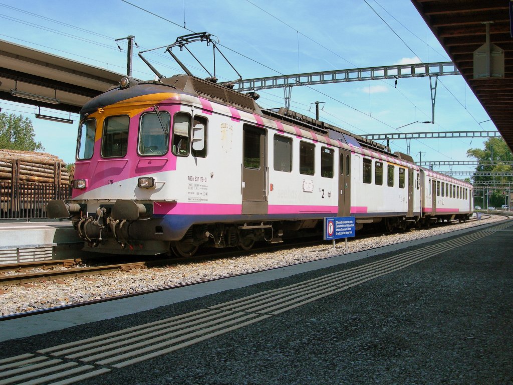 An ex MThB ABde 4/4 with his Bt now by the TPF waits the departure time to go to Bulle.
19.06.2008