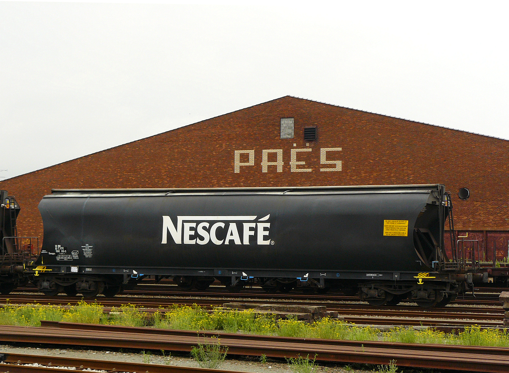 An freightcar number 33 87 9342-025-3 typ Uanpps for the transportation of coffebeans. Photo taken in the harbour of Antwerpen 12-08-2011.