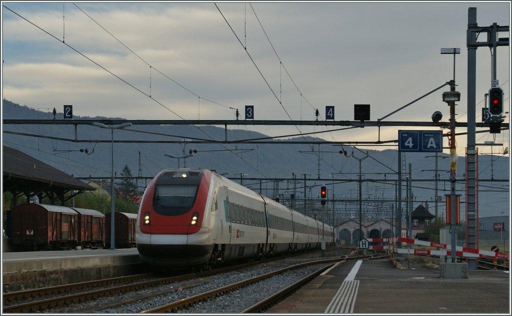 An ICN from Basel is arriving at Delmont.
18.10.2012