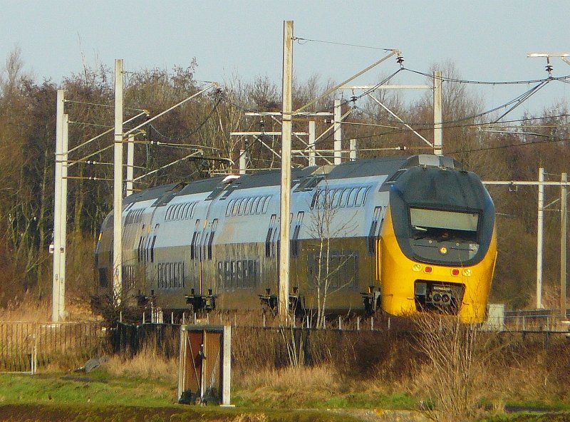 An Intercity from Schiphol to Den Haag in a curve near Leiden 17-01-2010.