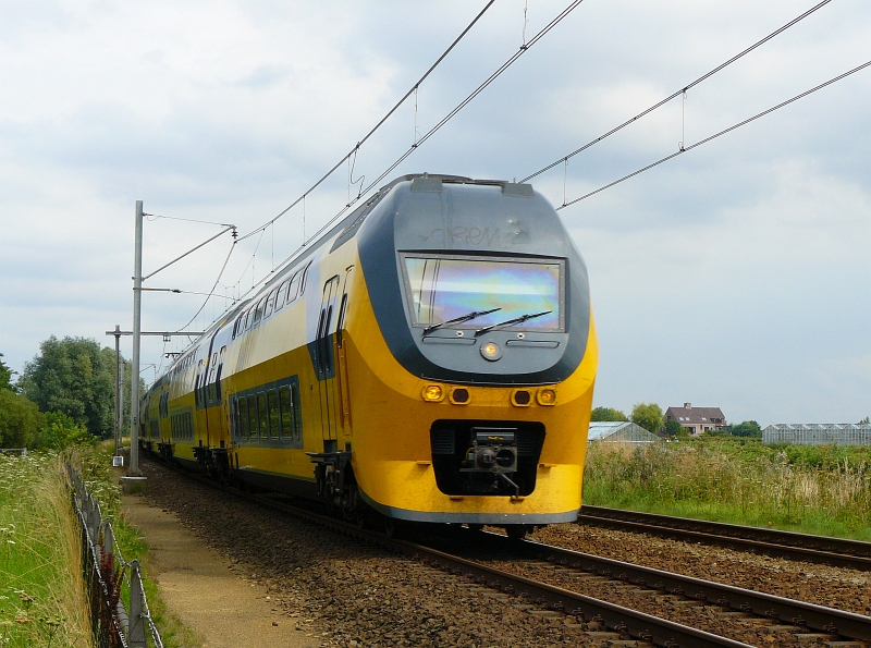 An IRM unit at full speed between Schiphol airport and Leiden. Sassenheim 09-08-2009.