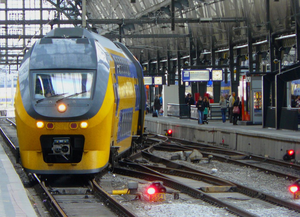 An Regiorunner (DD-IRM = dubbeldeks interregio materieel) coming from Watergraafsmeer to become an Intercity towards Dordrecht. Amsterdam Centraal Station 27-05-2011.