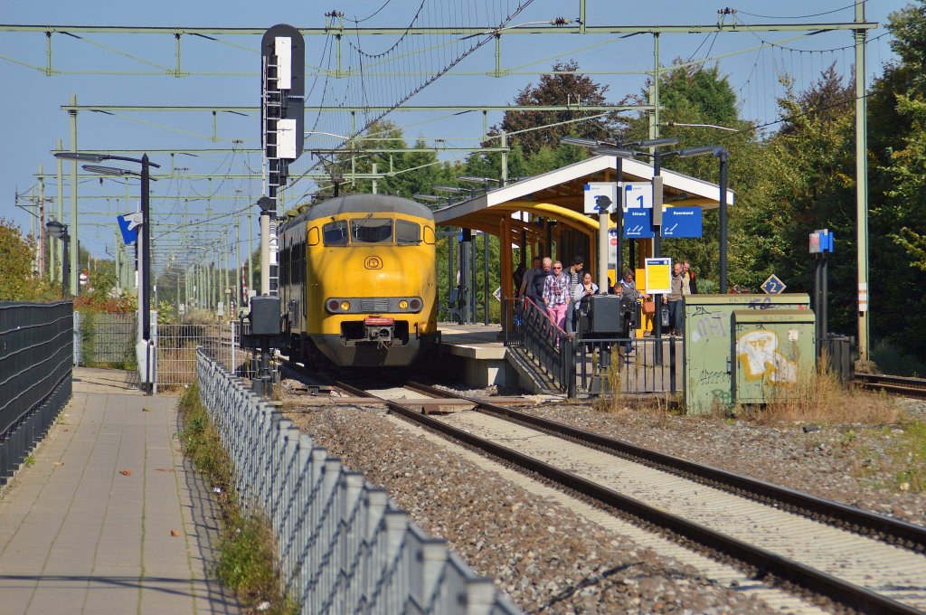 At the dutch line from Roermond to Maastricht in dutch county of Limburg, I made this picture from an stoptrain to Maastricht. It is an electricale multipale unit that stud in the station of Echt......sunday 30th of septembre 2012