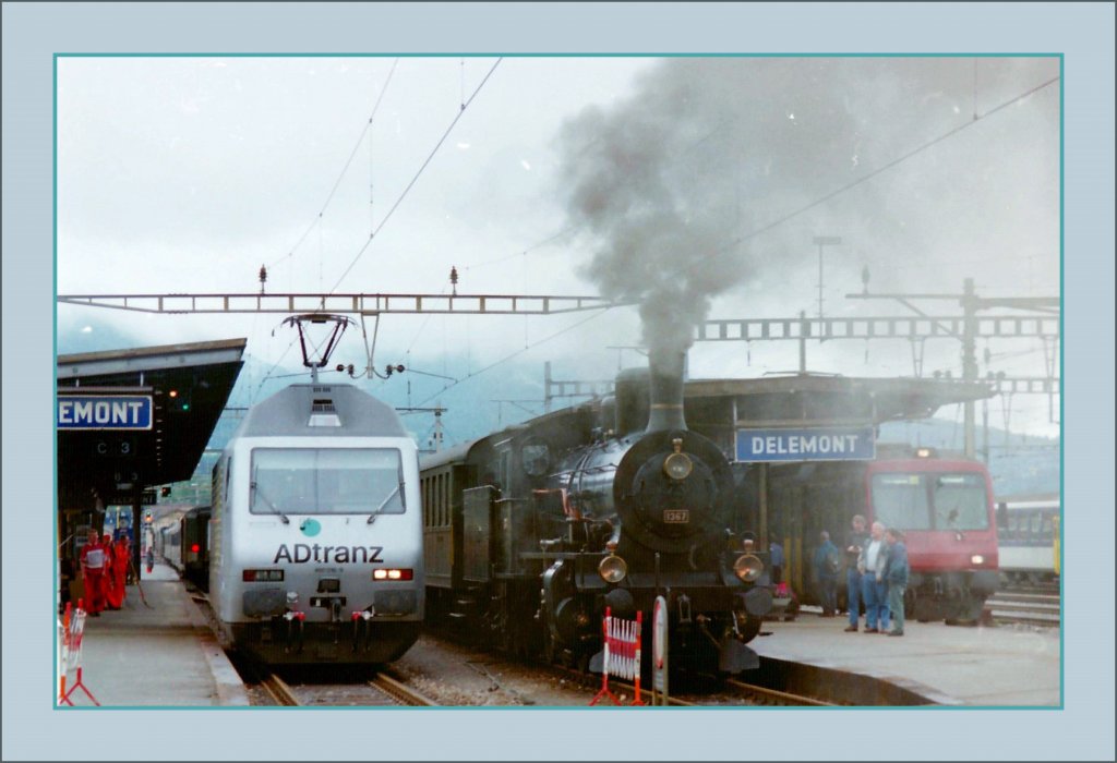 B 4/5 and the SBB Re 460 016-9 in Delmont. 
(Summer 1997/scanned negative)