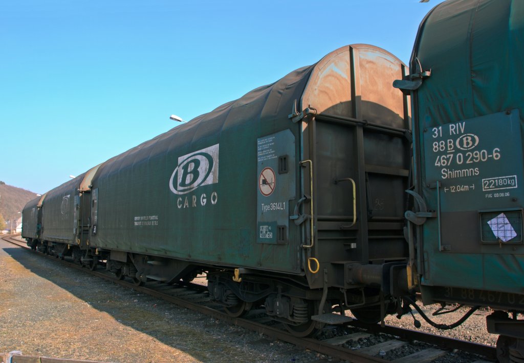 B Cargo sliding wogon for coil transports Shimmns on 03/29/2011 in Herdorf on the rail of the Kreisbahn Siegen-Wittgenstein (KSW).