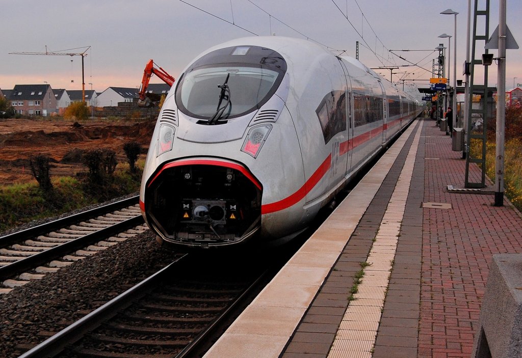 Backshot upon an german highspeedtrain called Valero-D. Two of those trains where hanging in the back of an ER 20-2007 diesellocomotive of the Siemens Company. 9th of novembre 2012