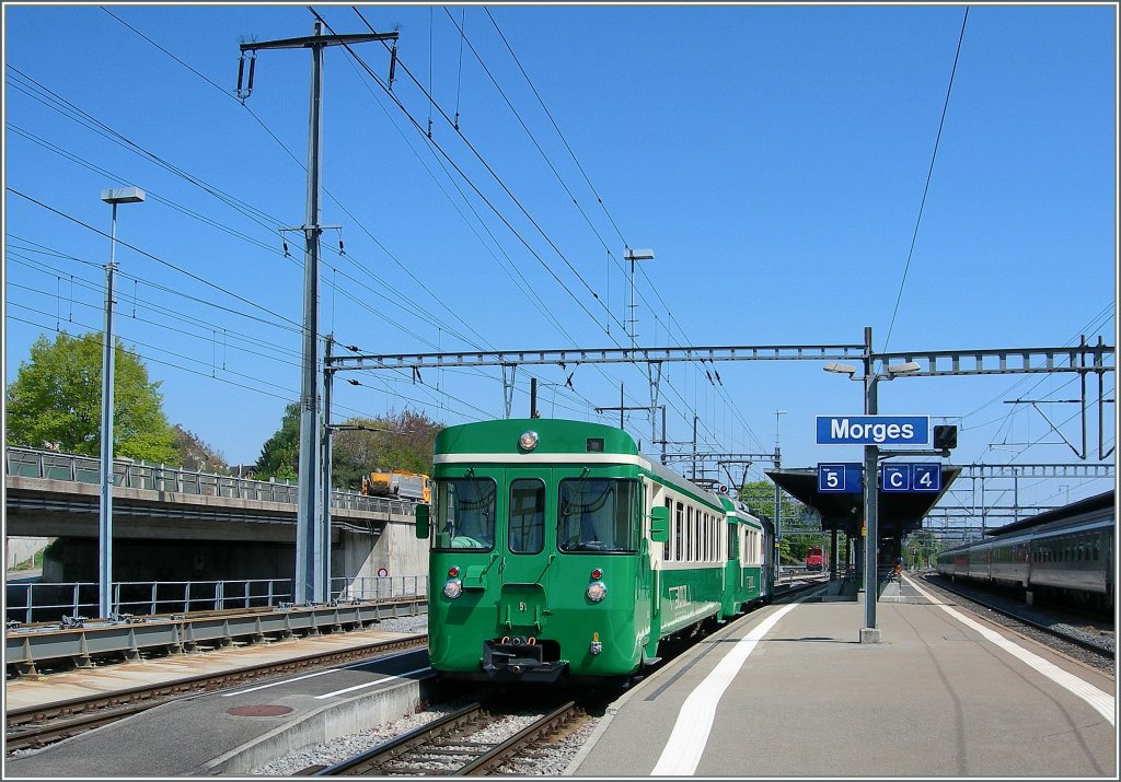 BAM local train 120 is leaving Morges. 
19.04.2011