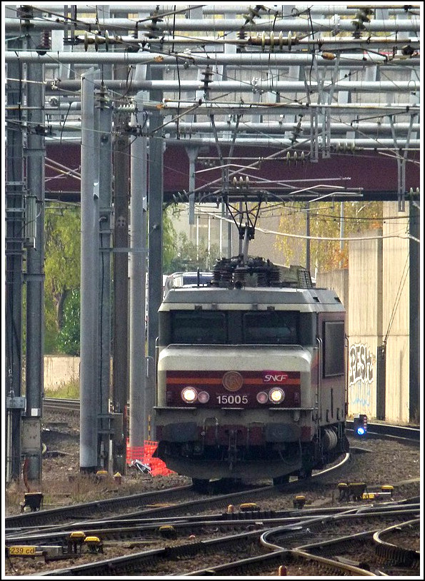 BB 15005 is entering into the station of Luxembourg City on October 28th, 2011.