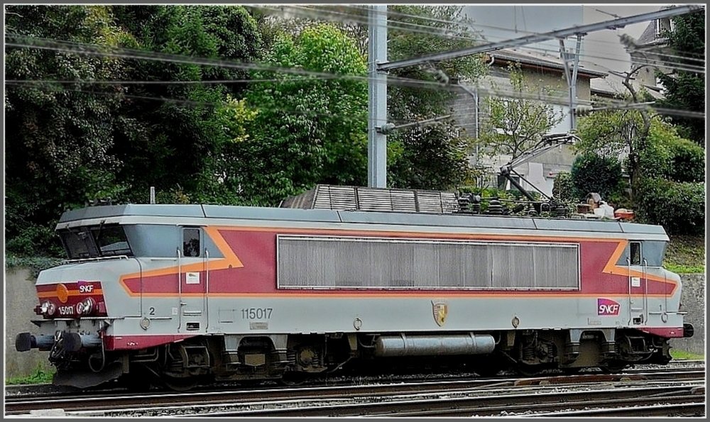 BB 15017 is waiting for a job at Luxembourg City on September 21st, 2008.
