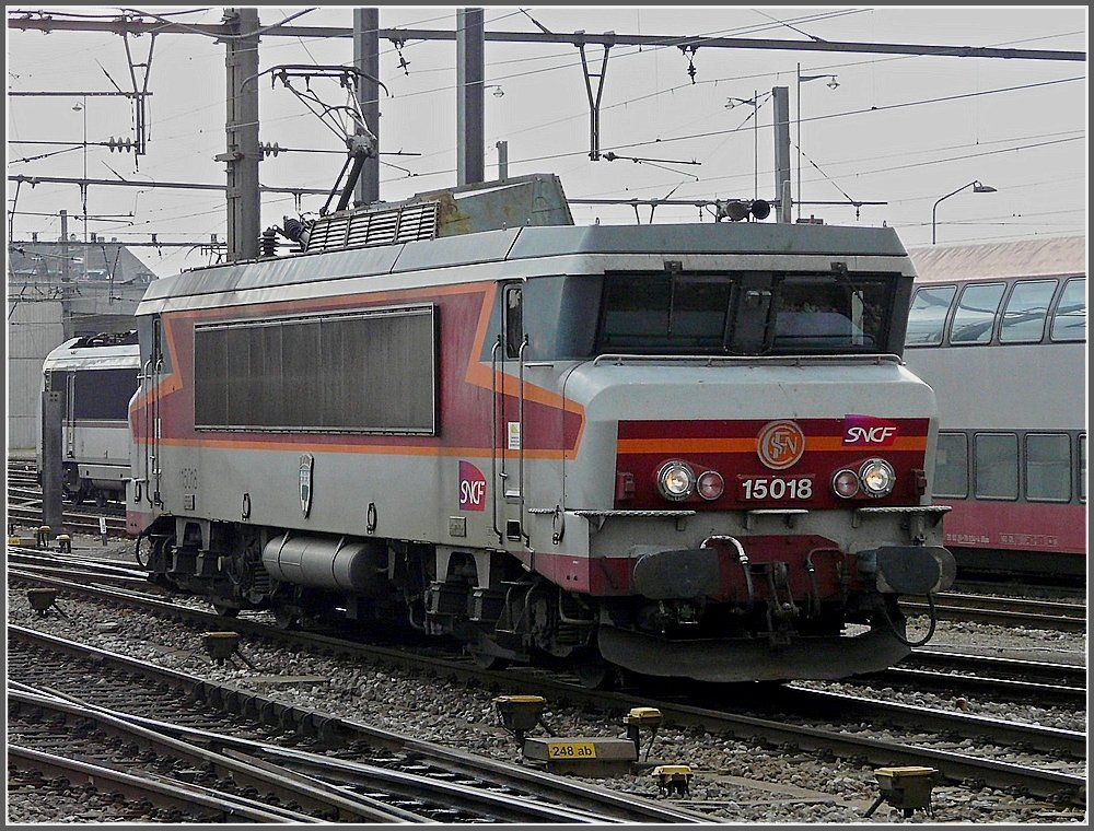 BB 15018 is arriving at the station of Luxembourg City on February 24th, 2009.