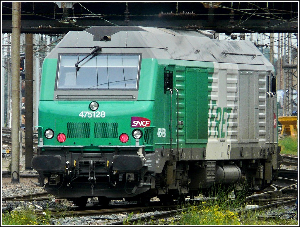 BB 75128 pictured in the main station of Mulhouse on June 19th, 2010.