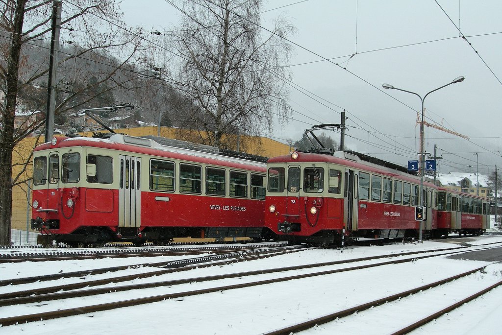 BDeh 2/4 N 74 and 73 in Blonay. 
02.01.2010