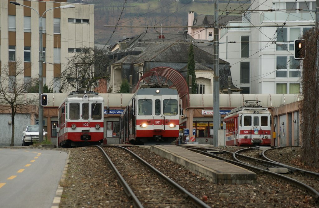 BDeh 4/4 N 102, BDeh 4/4 501 to Champry and BDe 4/4 N 512 in the AOMC Station Monthey-Ville. 
12.12.2009