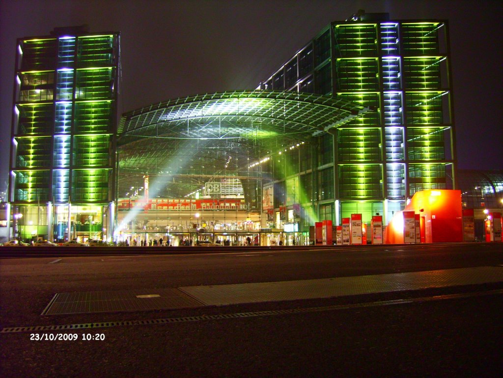 Berlin Central station during the festival of lights on 23.october.2009.