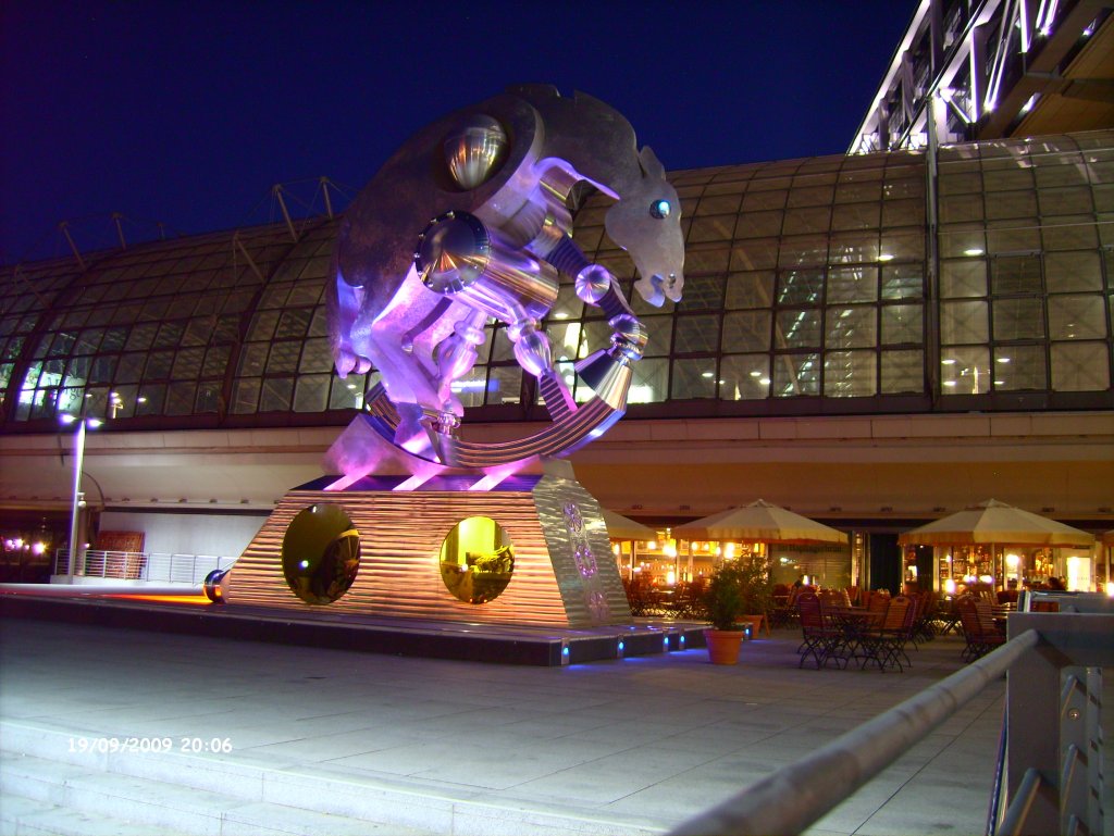 Berlin Central station on September 19th 2009, the  Rolling horse  in the evening.