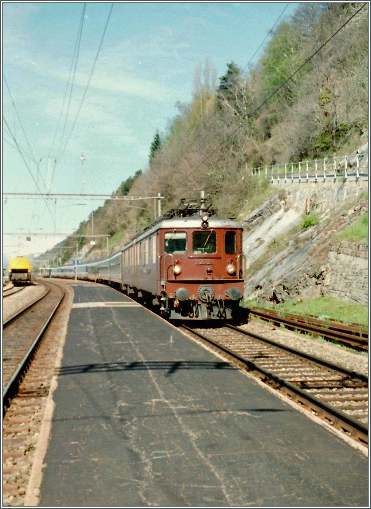 BLS Ae 8/8 272 in Hohtenn. 
Mai 1995