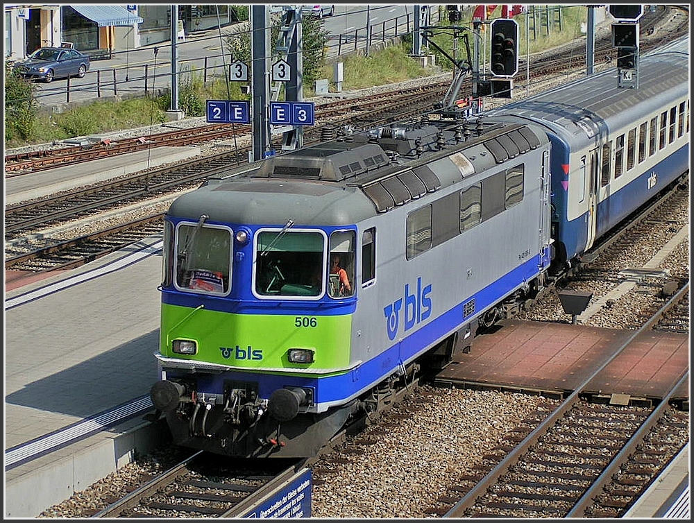 BLS Re 420 506 is arriving at the station of Spiez on August 6th, 2007.